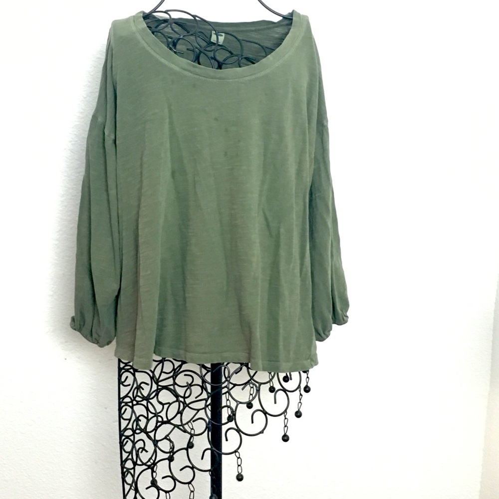 OLD NAVY M women's green shirt with medium sleeves.